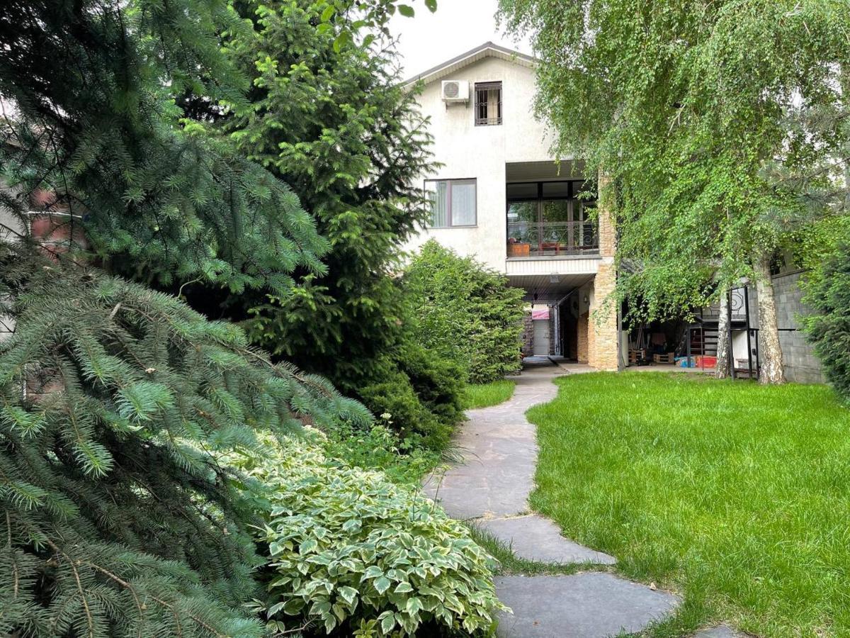 Wanderlust Boutique Hostel Almatı Dış mekan fotoğraf